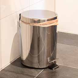 Poubelles salle de bain